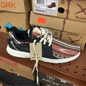 Women’s Sz 7.5 Ariat Shoes